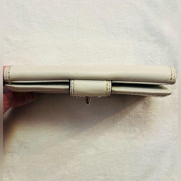 Coach Buttery Soft Leather Turn Lock Wallet EUC - Picture 8 of 15